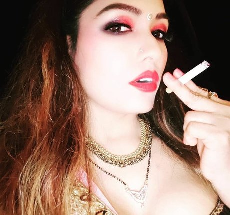 Nahá fotka uniklých OnlyFans od Zoya Rathore