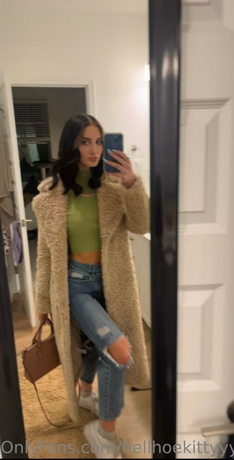 Naken lekkede OnlyFans-bilde av Carolineeex
