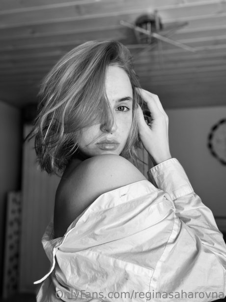 Nahá fotka uniklých OnlyFans od Regina Sahar