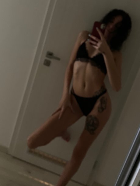 Alaston vuotanut OnlyFans-kuva Valentyna