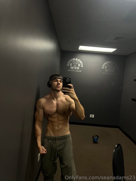 Alaston vuotanut OnlyFans-kuva Seanadams23