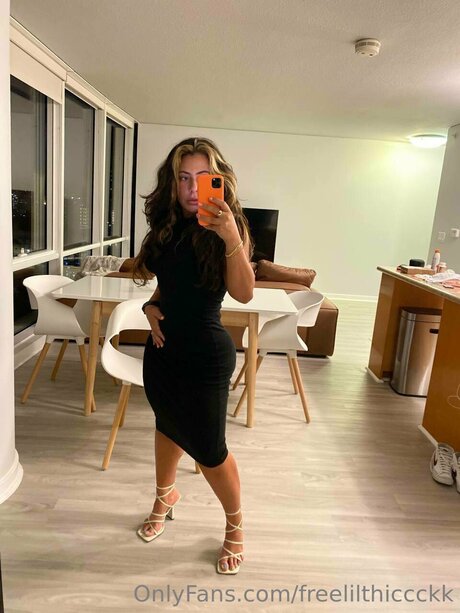 Обнаженная фотография утечки OnlyFans от Lilthiccckktv