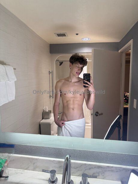 Alasti lekkinud OnlyFans-i pilt Kylejacobswild