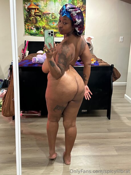 Naken lekkede OnlyFans-bilde av Spicylilbrat