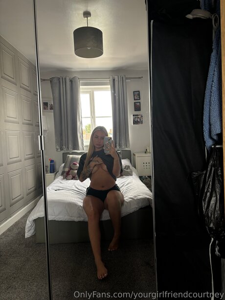 Alasti lekkinud OnlyFans-i pilt Yourgirlfriendcourtney