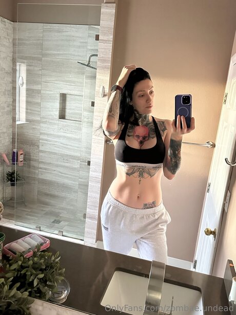 Nagie wyciekłe zdjęcie OnlyFans od Zombae Undead