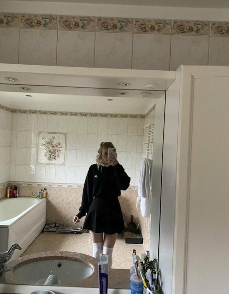 Nahá fotka uniklých OnlyFans od Dinulya