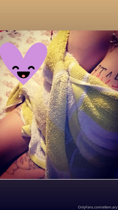 Nagie wyciekłe zdjęcie OnlyFans od Ellem Ary