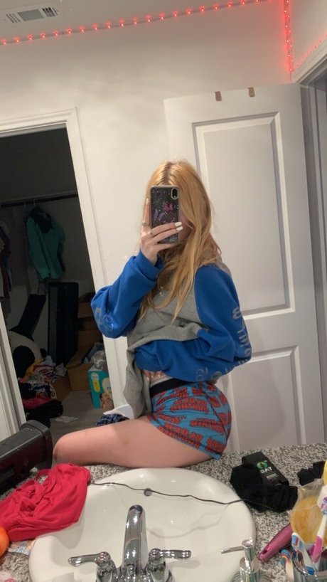 Naakte gelekte OnlyFans-foto van Rebecca Espinoza Rothrock
