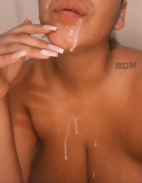 Alasti lekkinud OnlyFans-i pilt Rosa Guttierez