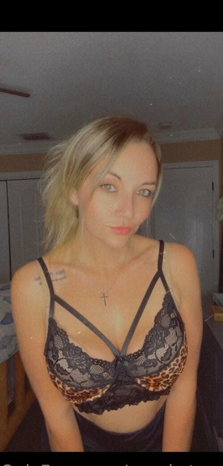 Zoeykatexo2
