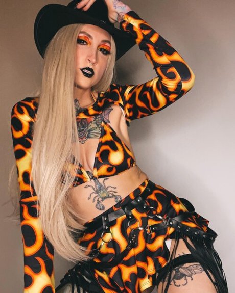 Nahá fotka uniklých OnlyFans od Aritaylor Ari Taylor