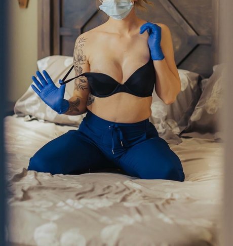 Naken lekkede OnlyFans-bilde av Emmajonesof