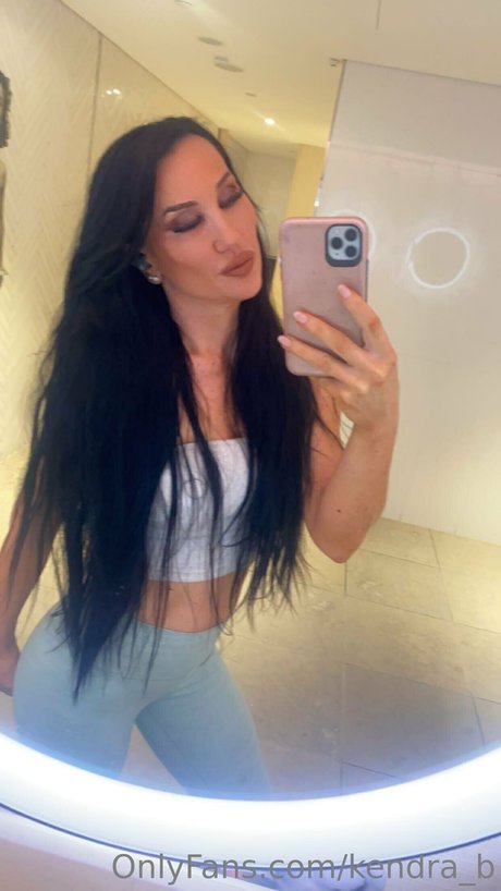 Alaston vuotanut OnlyFans-kuva Kendra Banks