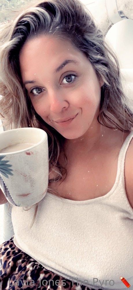 Naken läckt OnlyFans-bild av Layla Jones