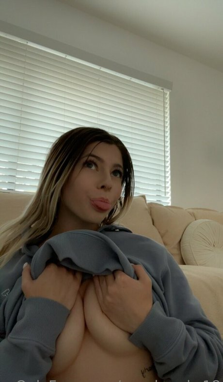 Nahá fotka uniklých OnlyFans od Zoeybrooks18