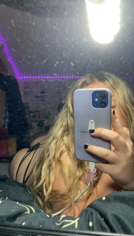 Nahá fotka uniklých OnlyFans od Zoemalvina