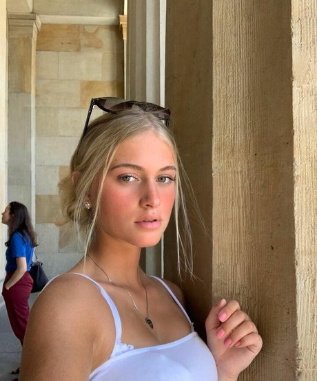Zoe Helena