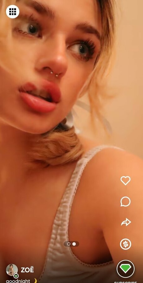 Naakte gelekte OnlyFans-foto van Zoe Christina