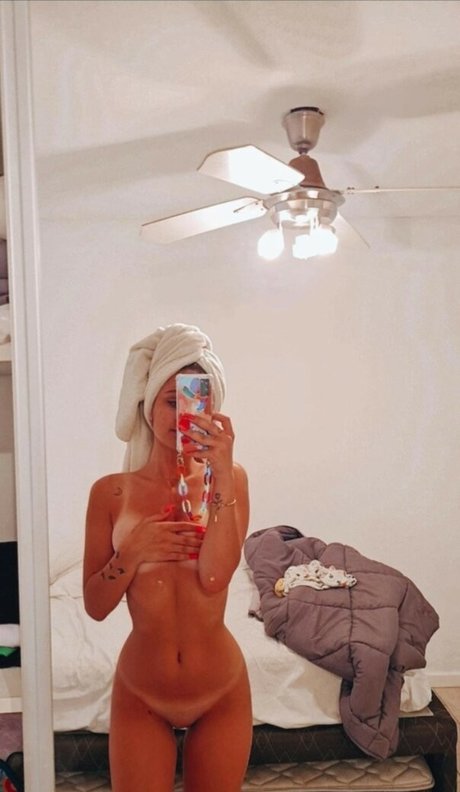 Zoe Caradzoglu  nude leaked OnlyFans photo