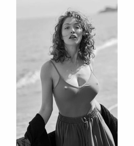 Zoe Camille