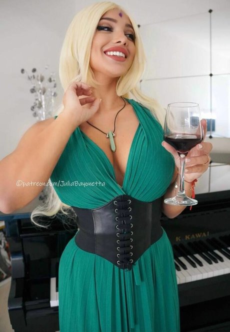Alasti lekkinud OnlyFans-i pilt Juli Byonett
