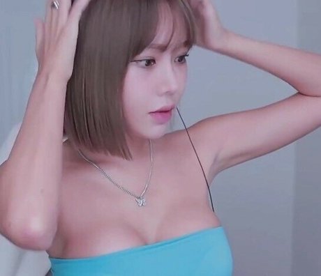 Naken lekkede OnlyFans-bilde av Yoon Chae Ah
