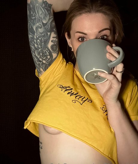 Naakte gelekte OnlyFans-foto van Craftbeerbitch