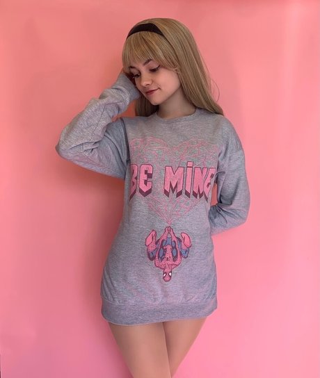Naken lekkede OnlyFans-bilde av Mina Kess