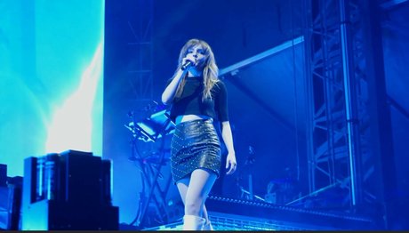 Lauren Mayberry