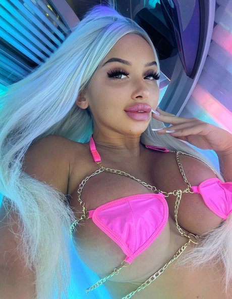 Nahá fotka uniklých OnlyFans od Lea Keler