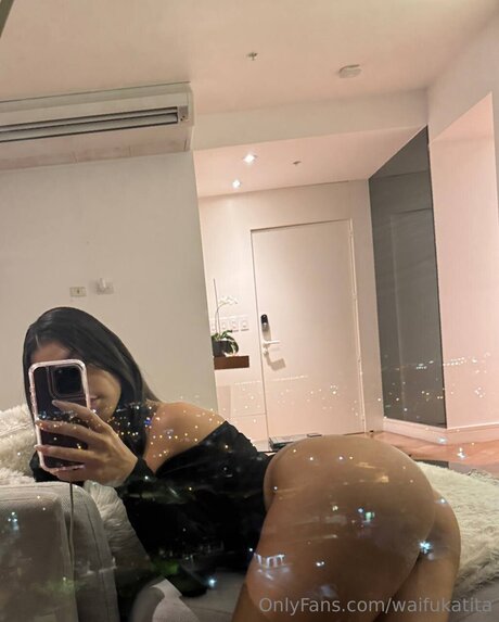 Alaston vuotanut OnlyFans-kuva Waifukatita