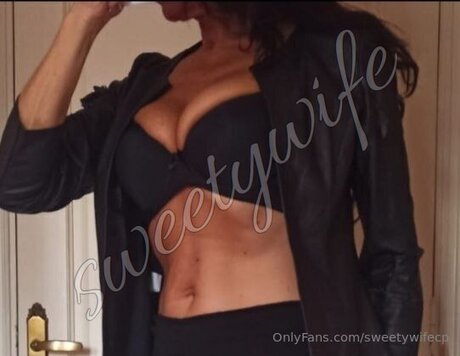 Nahá fotka uniklých OnlyFans od Sweetywifecp