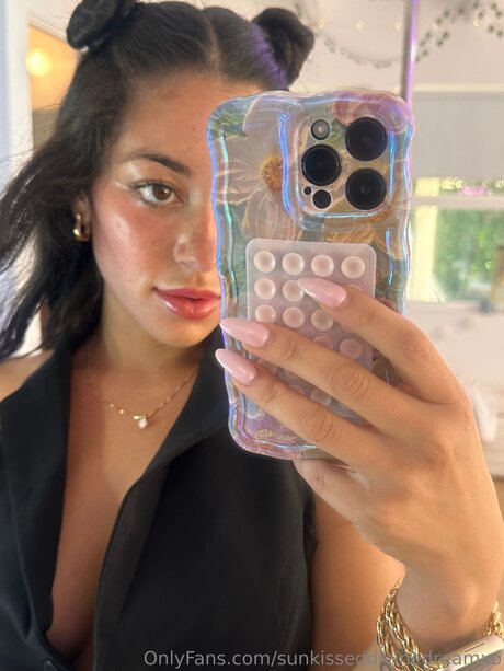 Nahá fotka uniklých OnlyFans od Sunkisseddivinedreamxo