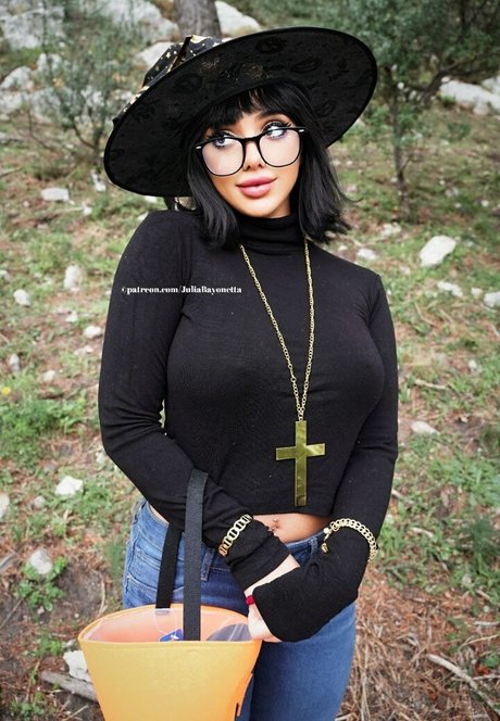 Julia Bayonetta