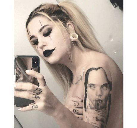 Naken lekkede OnlyFans-bilde av Moonkittenn