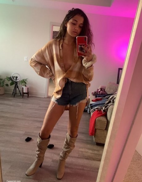 Naken lekkede OnlyFans-bilde av Madison Bailey
