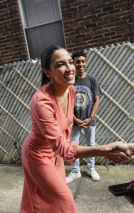Nahá fotka uniklých OnlyFans od Alexandria Ocasiocortez