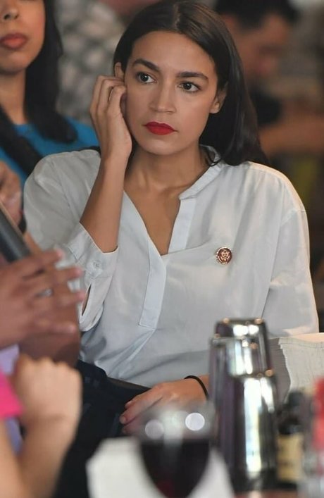 Alasti lekkinud OnlyFans-i pilt Alexandria Ocasiocortez