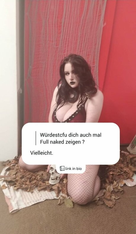 Naakte gelekte OnlyFans-foto van Thethreeheadedsnake