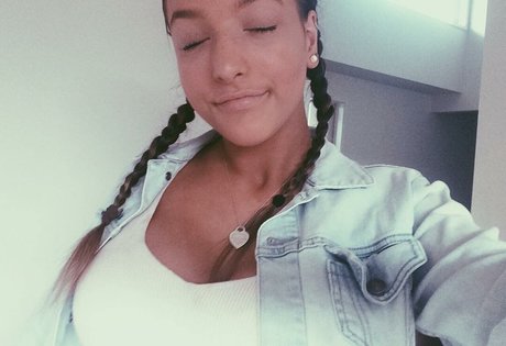 Naken läckt OnlyFans-bild av Alanna Pow