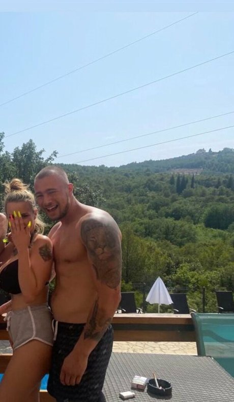 Foto di nudo di fuga di OnlyFans di Suzizvonar