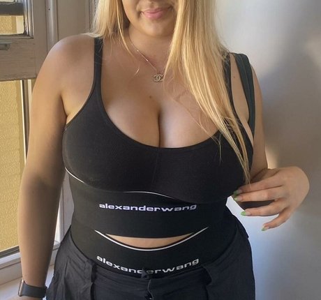 Alasti lekkinud OnlyFans-i pilt Matilda