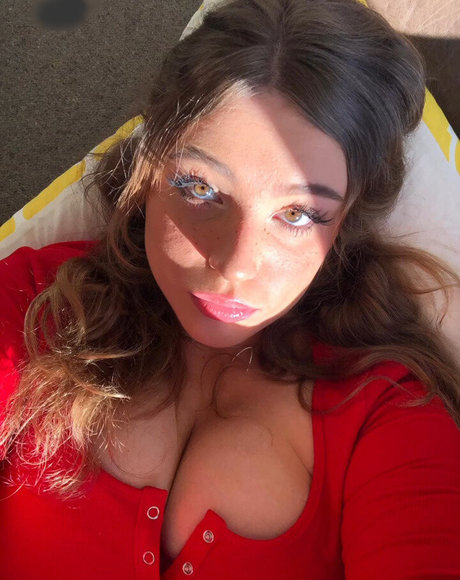 Naakte gelekte OnlyFans-foto van Alida Moya