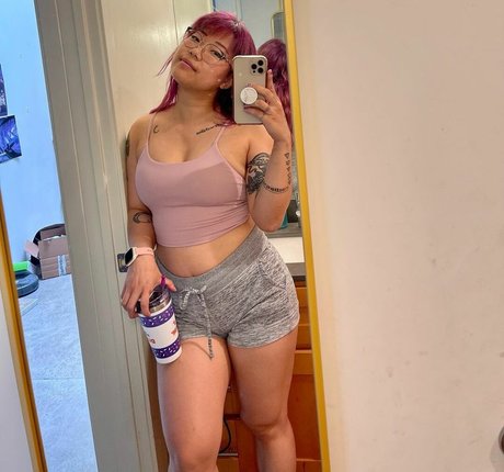 Naken lekkede OnlyFans-bilde av Stella Chung