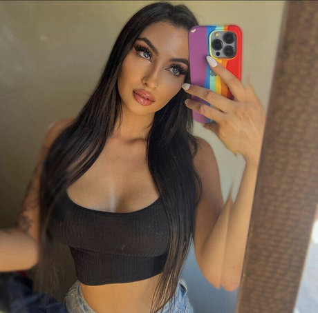 Nahá fotka uniklých OnlyFans od Michelle Constanza