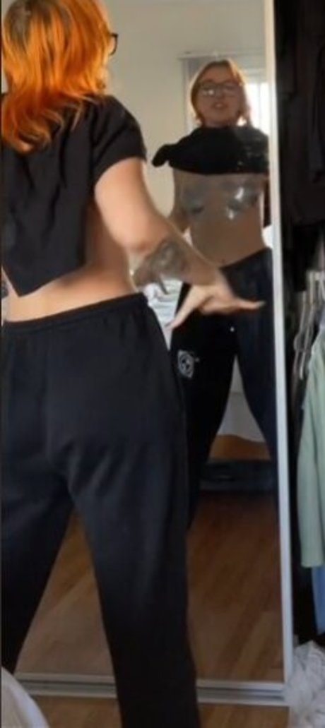 Nahá fotka uniklých OnlyFans od Cami Petyn