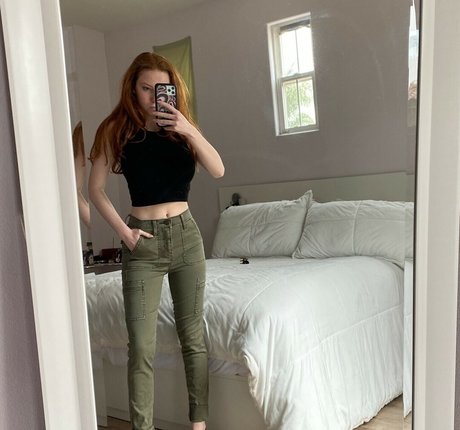 Nahá fotka uniklých OnlyFans od Francesca Capaldi