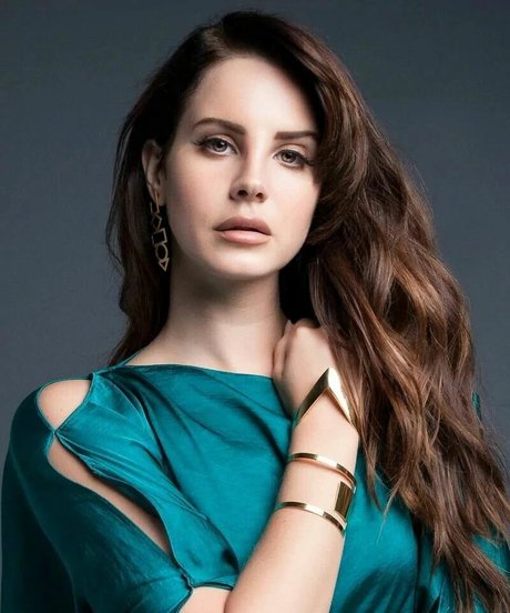 Naken lekkede OnlyFans-bilde av Lana Del Rey