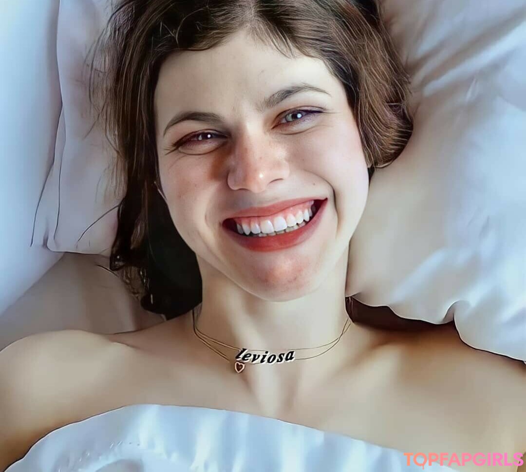 Naken lekkede OnlyFans-bilde av Alexandra Daddario #1112